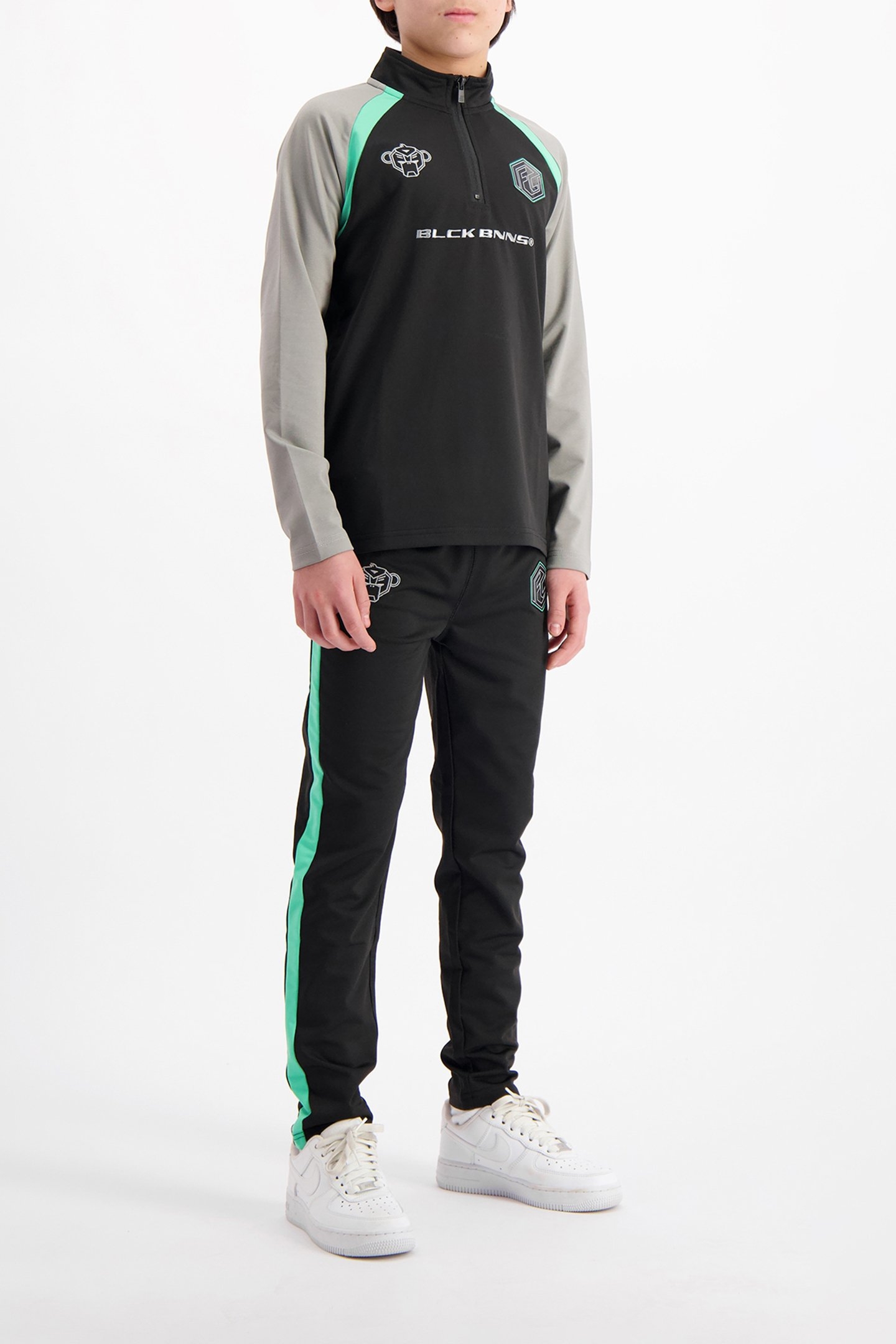 KIDS FOOTBALL TRACKTOP BLACK 3