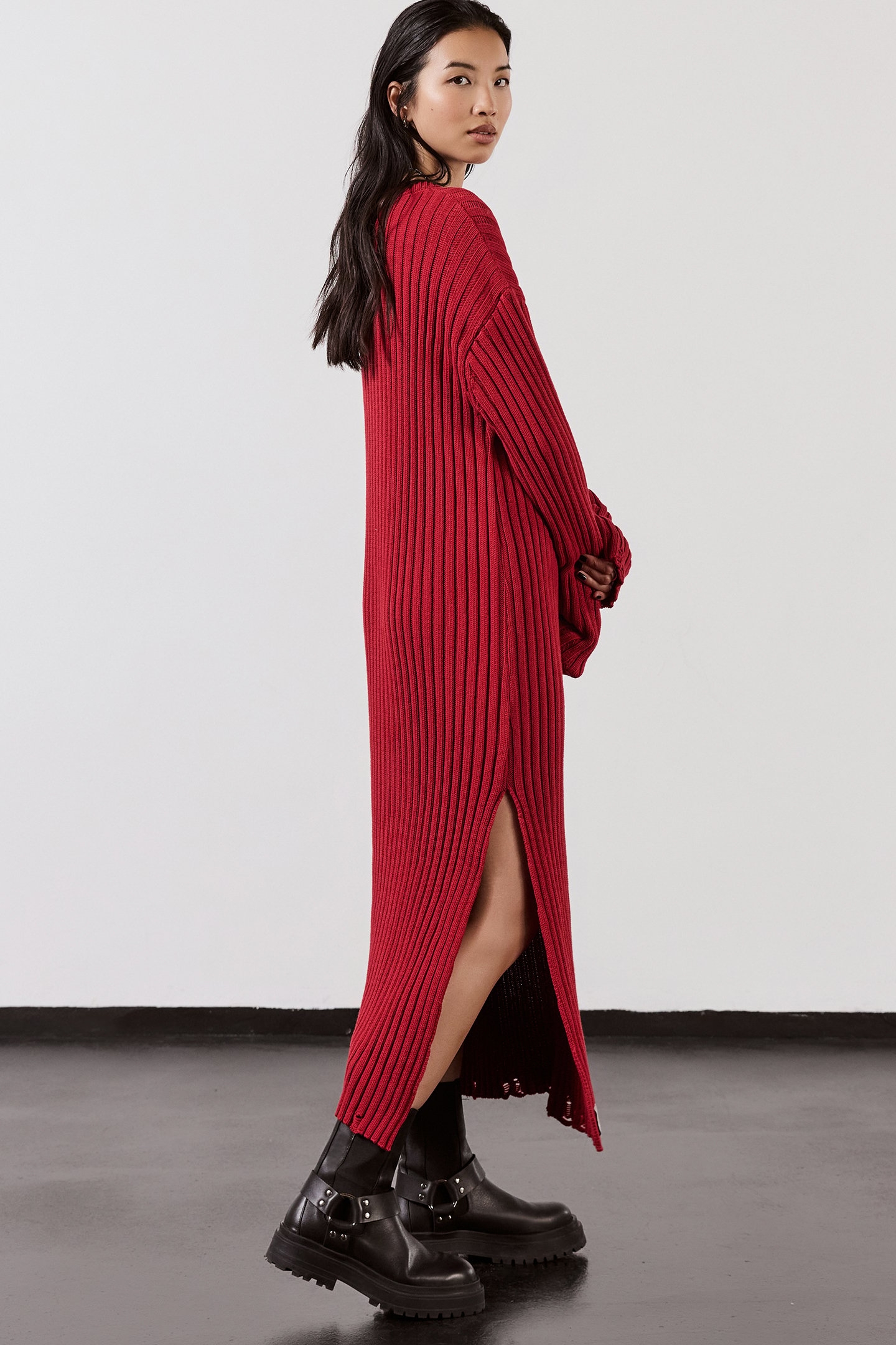 THE RED KNIT LONGSLEEVE DRESS 2