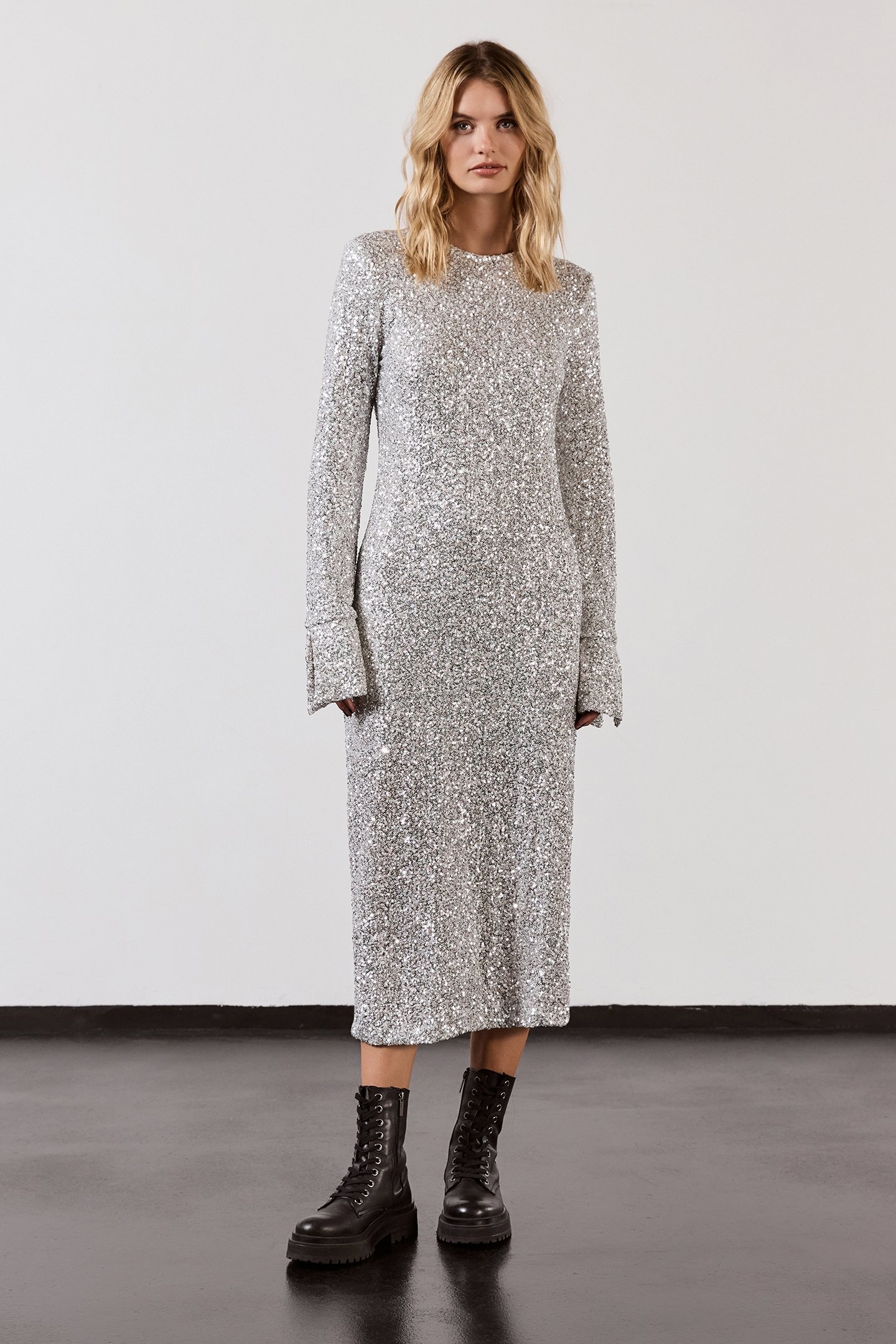 THE LIGHT LONG SEQUIN DRESS 1