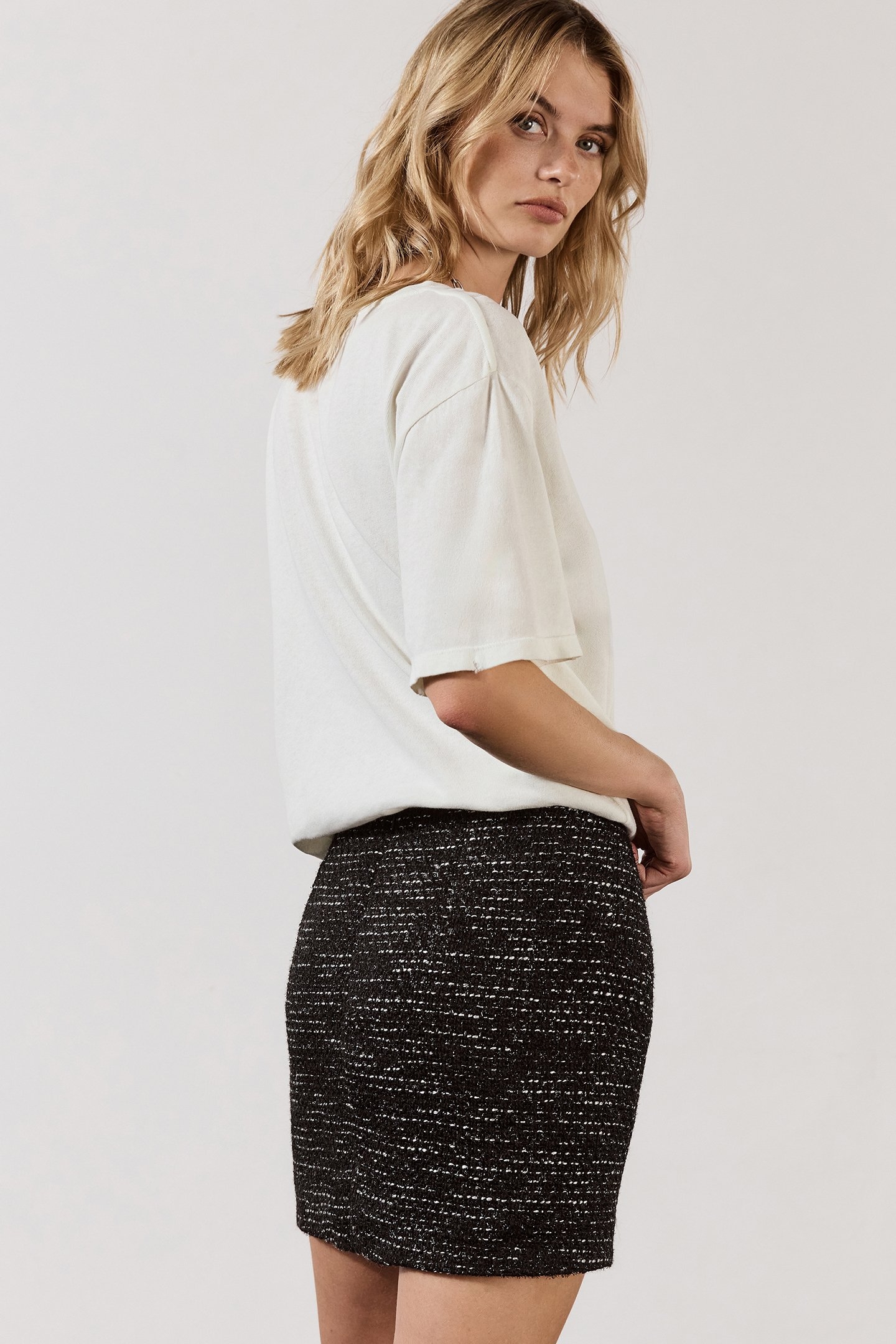 THE BLACK SPARKLY SHORT STRAIGHT TWEED SKIRT 2