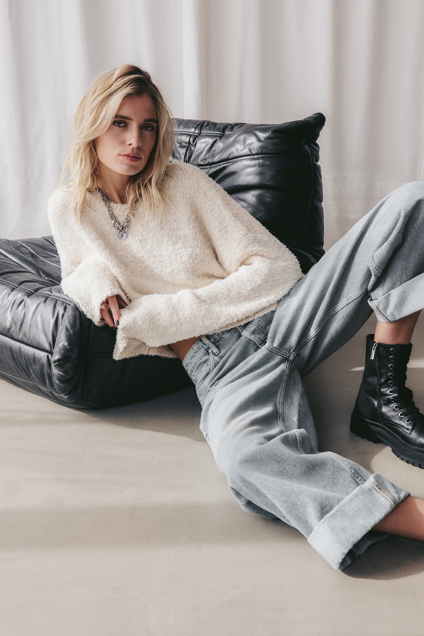 THE LIGHT SOFT KNITTED SWEATER 3