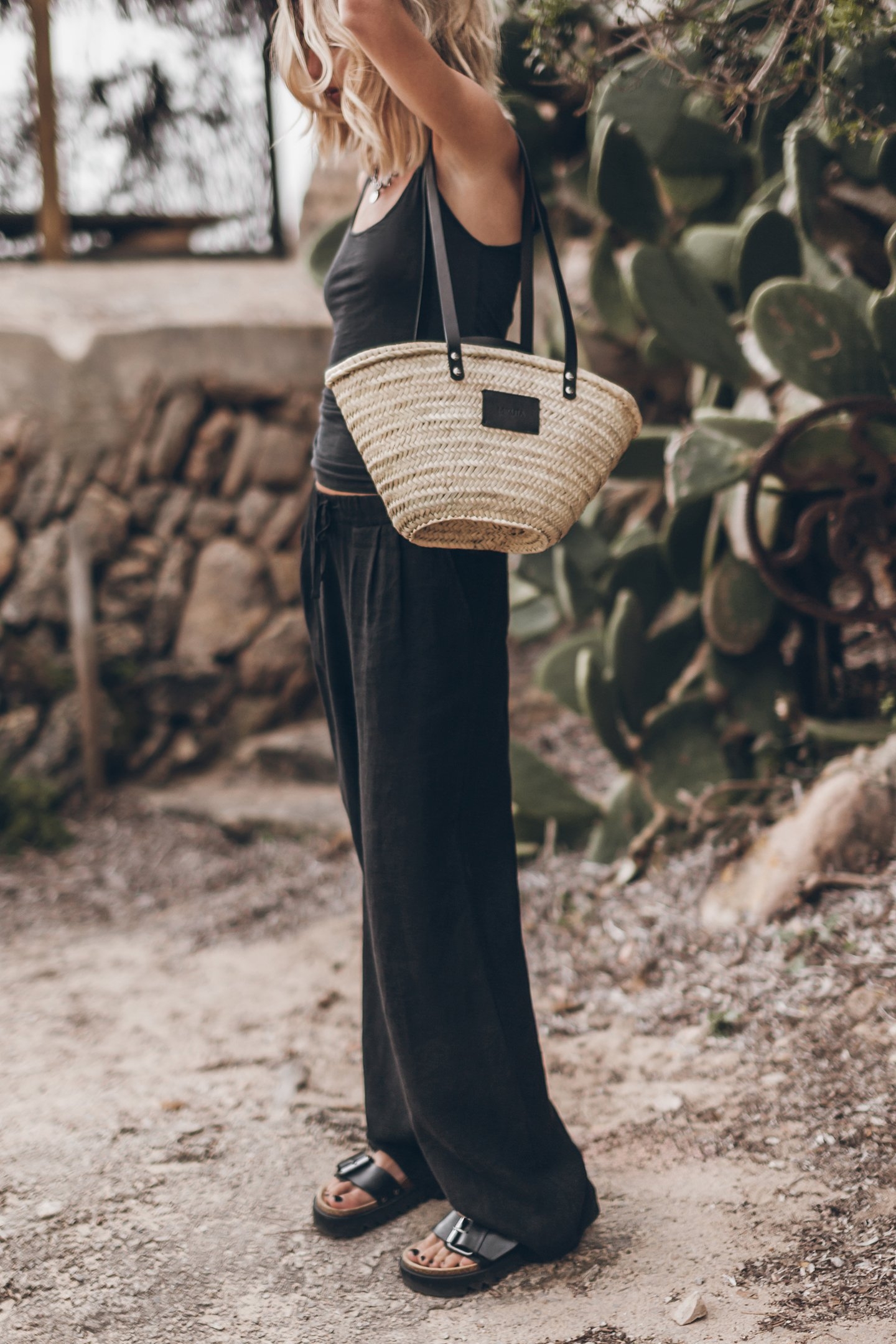 THE BLACK LOOSE LINEN PANTS 2