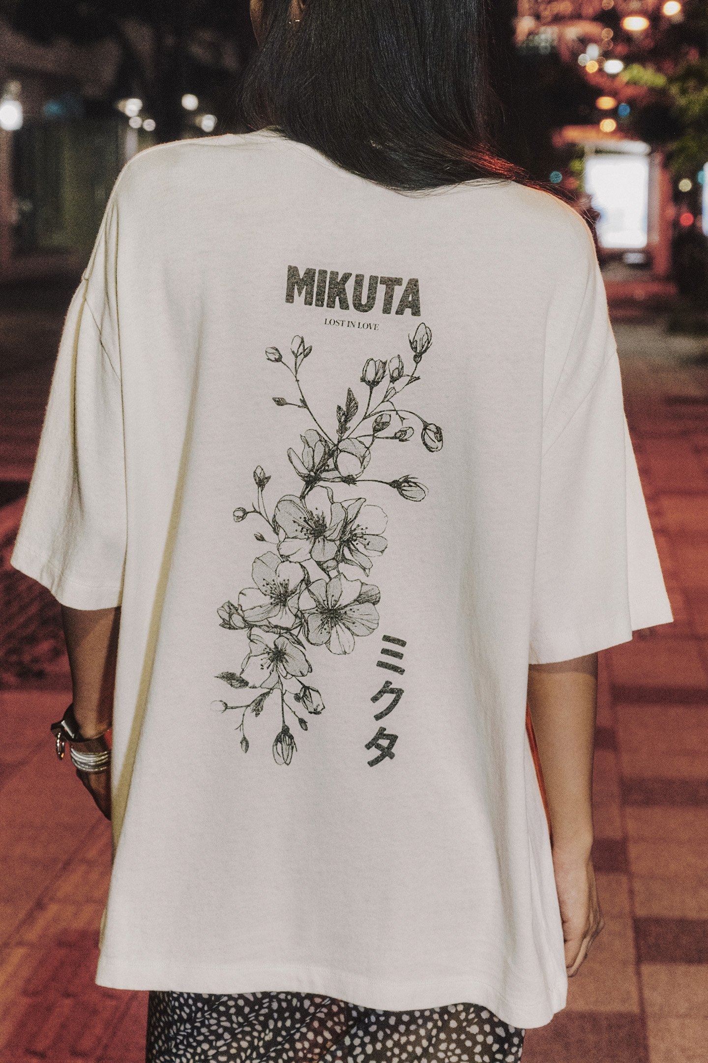 THE WHITE LOST IN LOVE UNISEX T-SHIRT 3