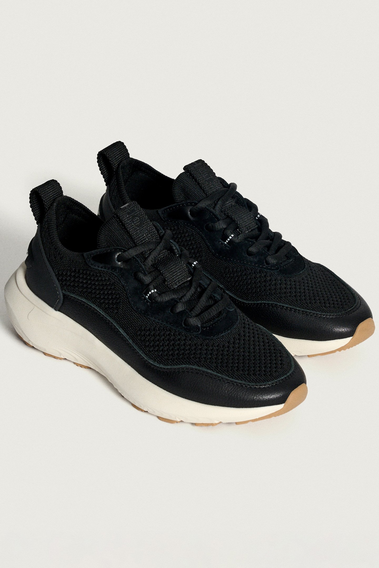 TRAVELLER SNEAKER BLACK 2