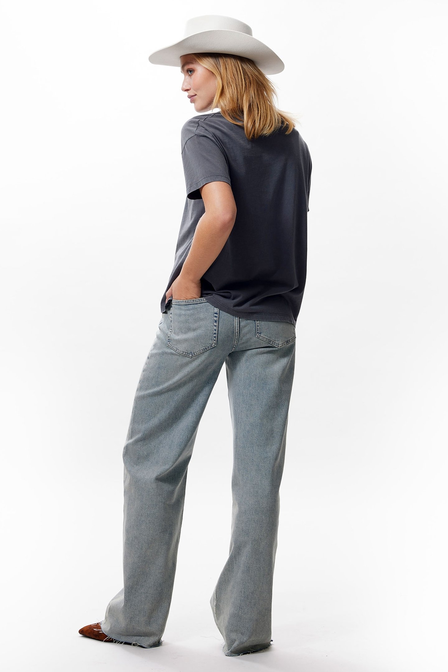 GRAPHIC STUD TSHIRT CARBON 3