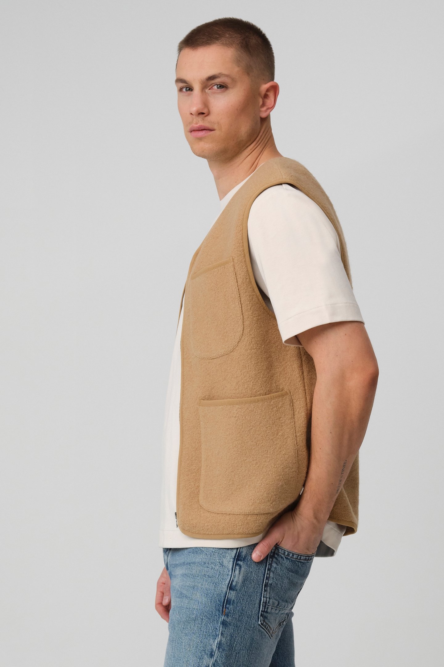 J.C. RAGS ROCKWELL MOUWLOOS VEST TOASTED COCONUT 3