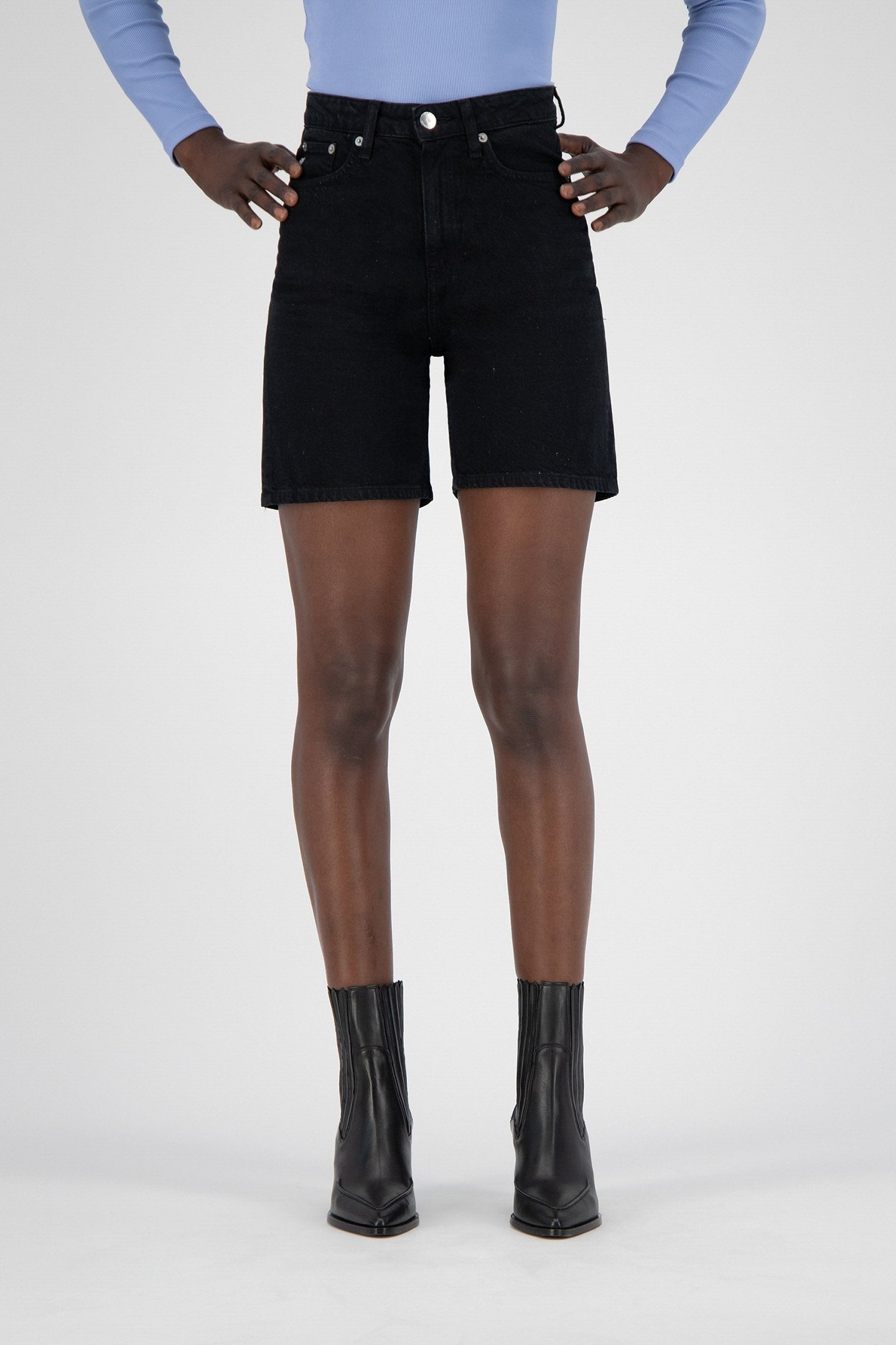 BEVERLY SHORT DIP BLACK 1