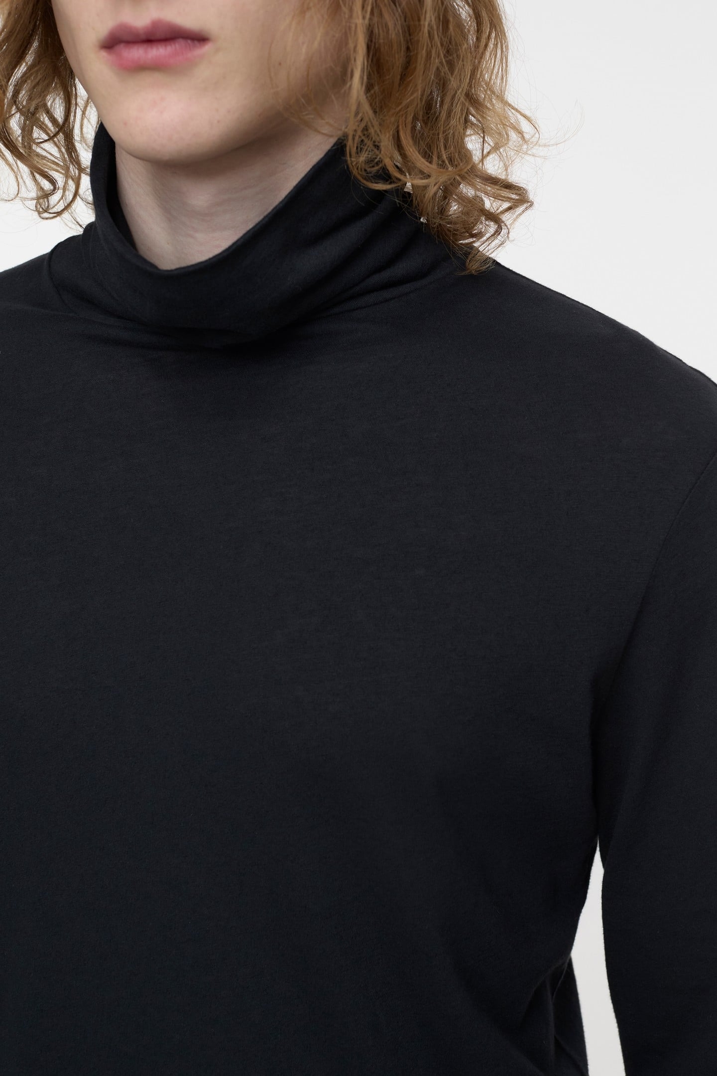 TURTLENECK LONGSLEEVE T-SHIRTS BLACK 3