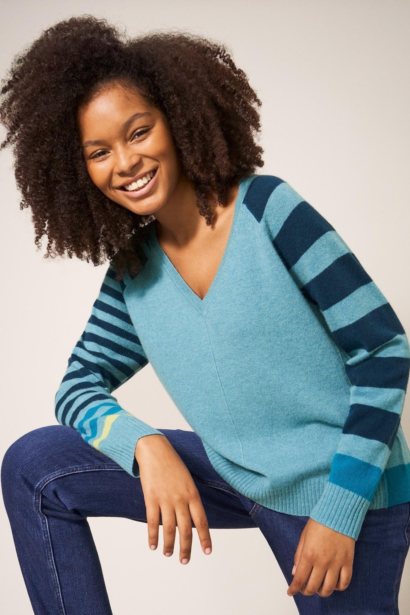 CLARA V NECK CASHMERE JUMPER BLUE MULTI 4