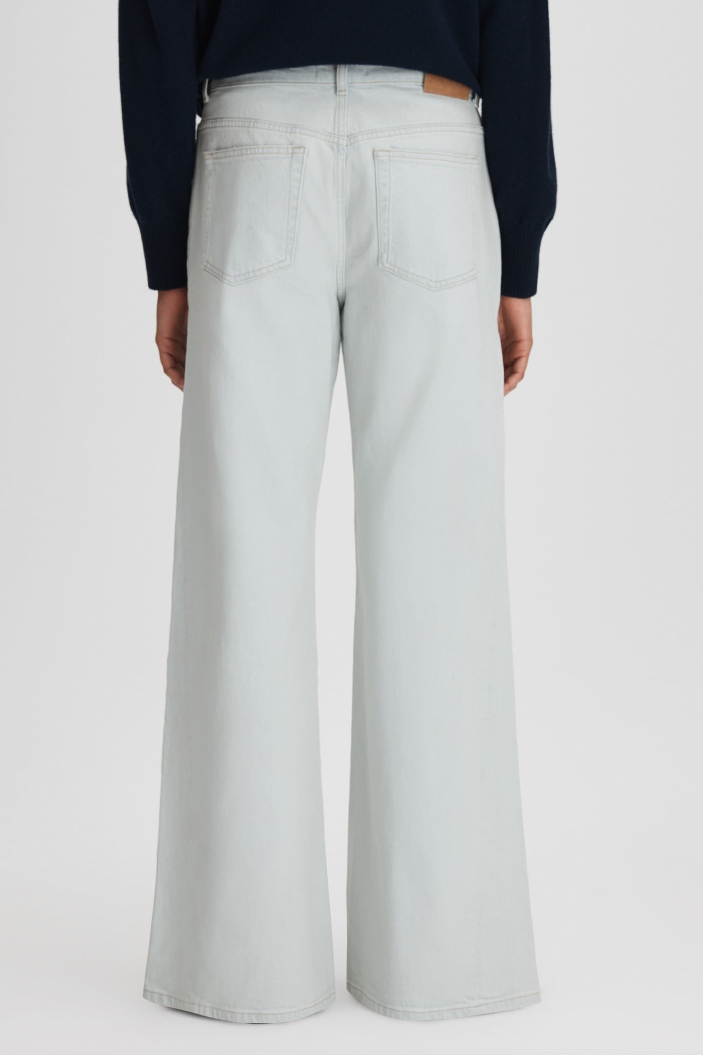 SIDE DETAIL FLARE JEAN LIGHT BLUE 2