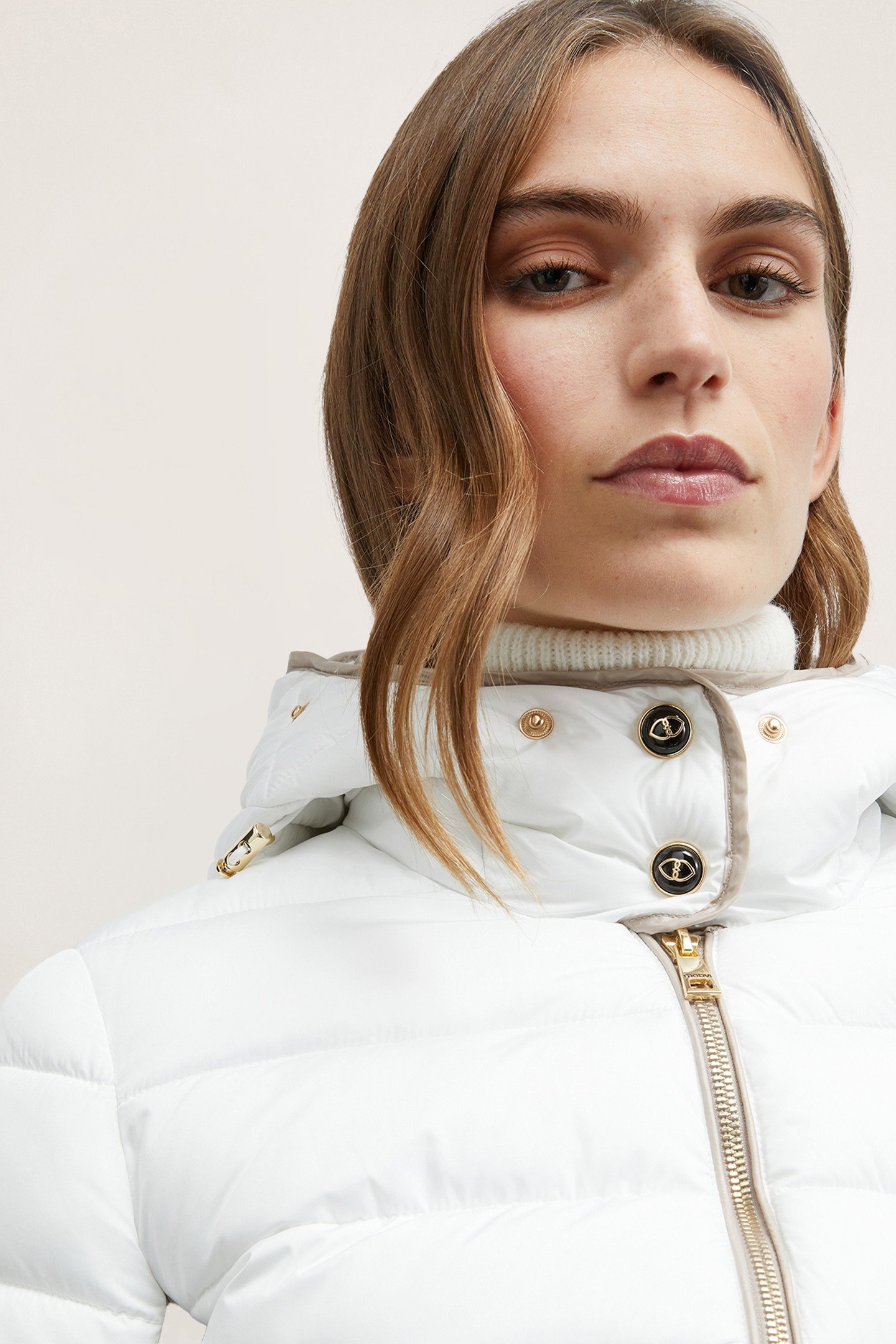 SHORT HOODED DOWN JACKET WHITE 4