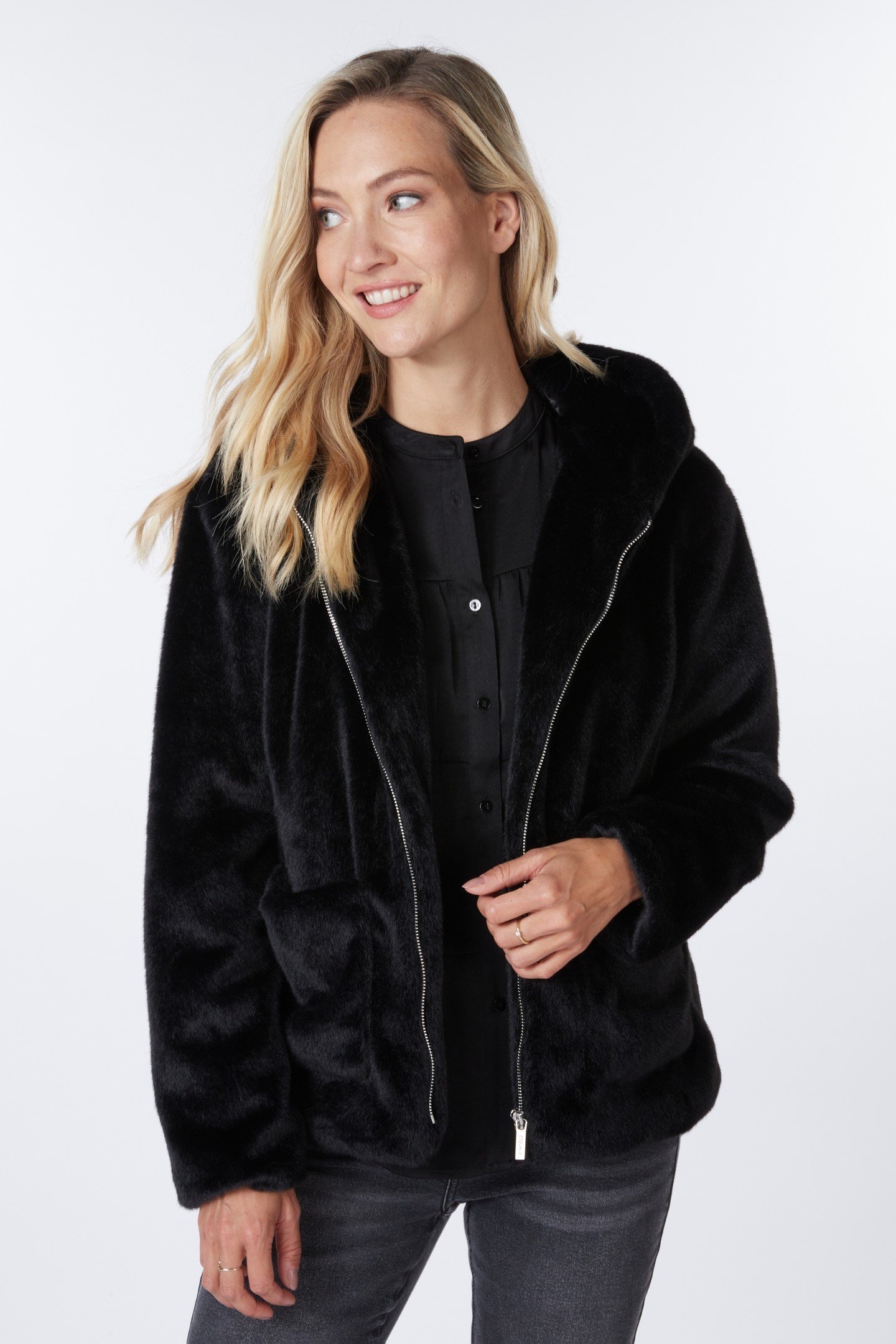 COAT SHORT HOOD FAKE FUR BLACK 2