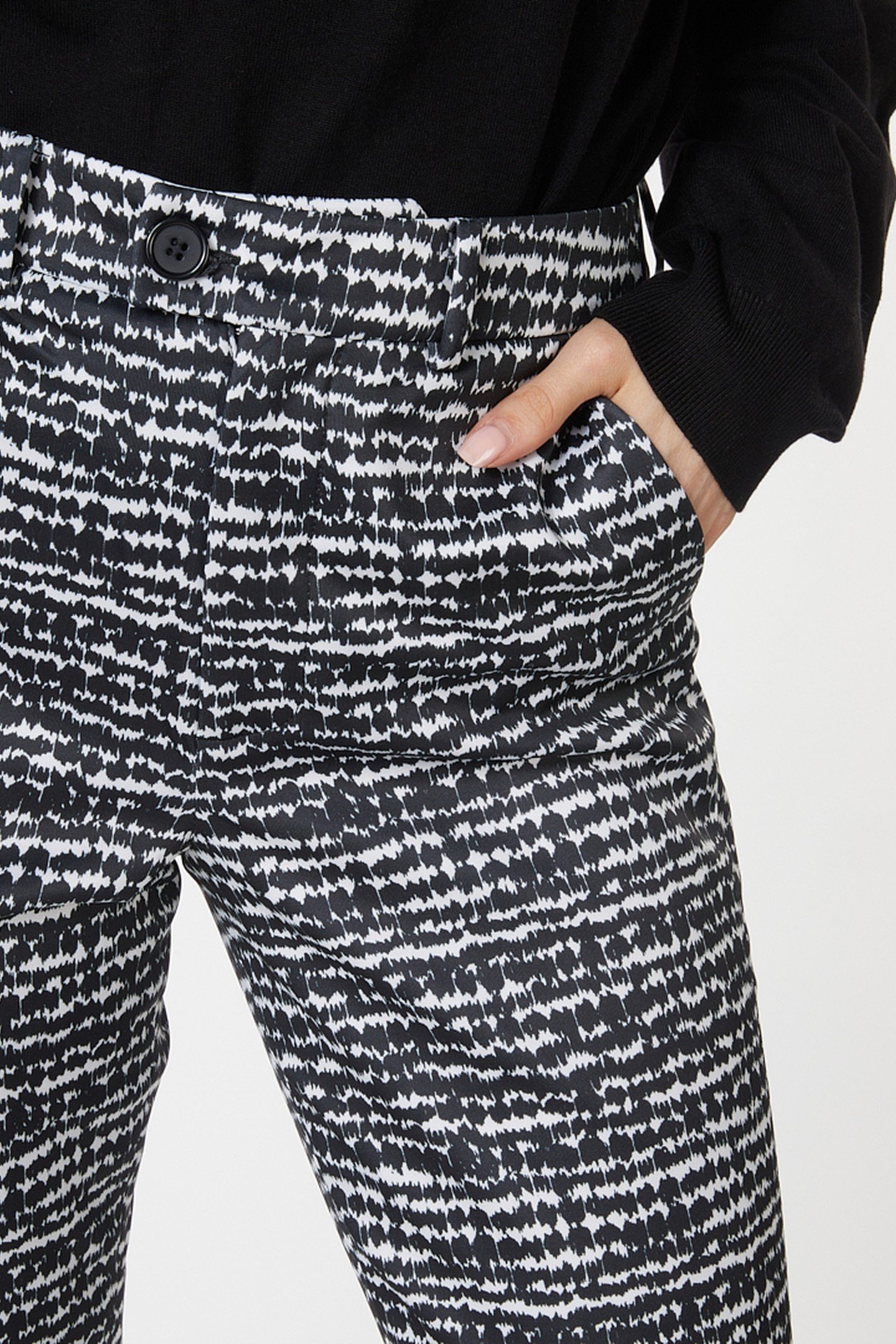 TROUSERS GRAPHIC ILLUSION PRINT 4