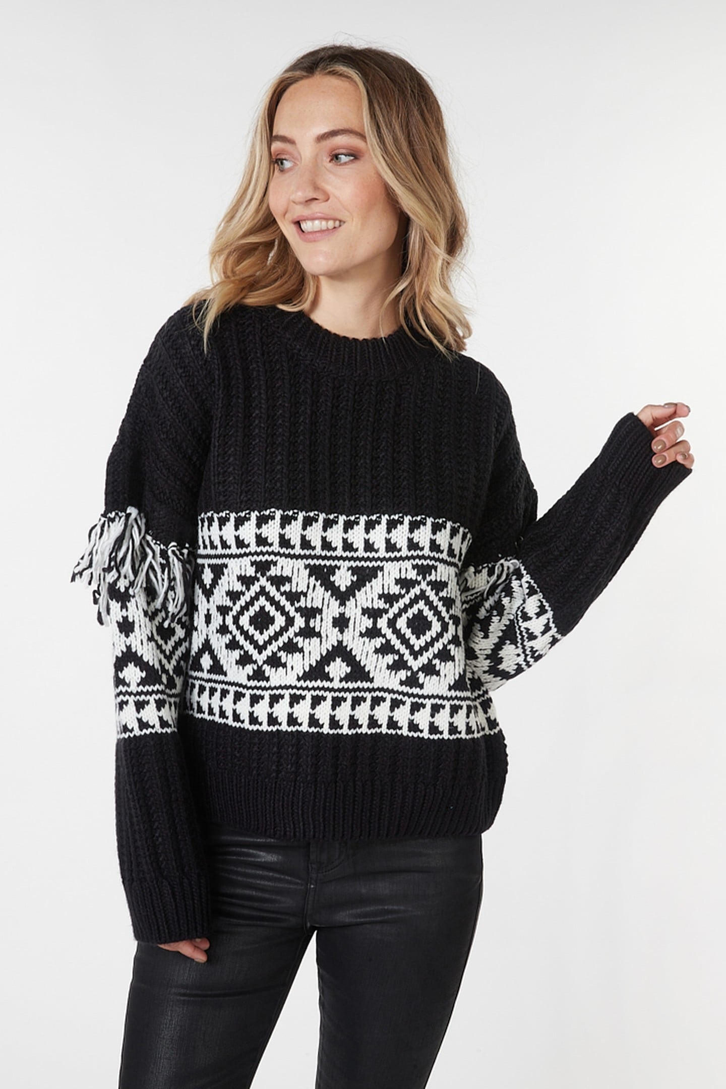 SWEATER JACQUARD FRINGES BLACK / WHITE 4